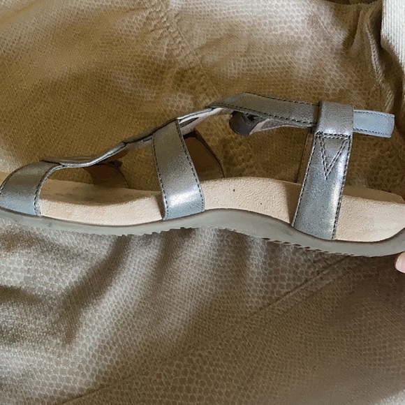 Vionic adjustable strap sandals size 8 - Picture 3 of 4